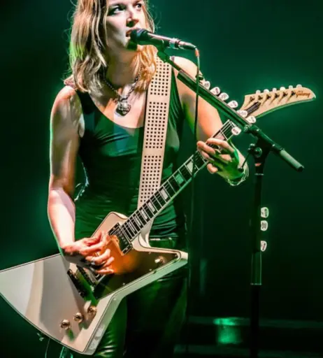 Image 4458488 from Women of Metal