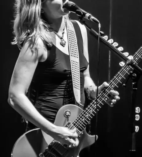 Image 4458411 from Women of Metal