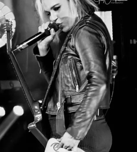 Image 4458366 from Women of Metal