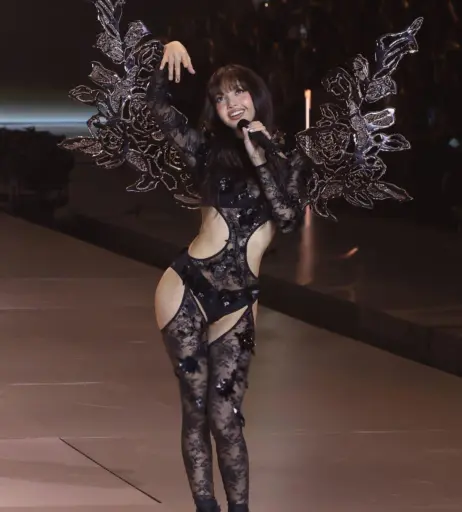 Image 4433969 from Lisa | BLΛƆKPIИK (Blackpink)