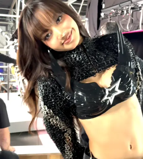 Image 4439634 from Lisa | BLΛƆKPIИK (Blackpink)