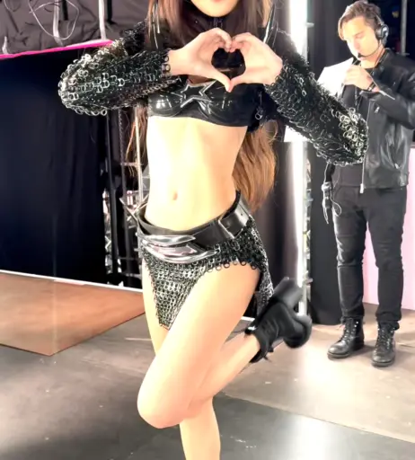 Image 4438804 from Lisa | BLΛƆKPIИK (Blackpink)