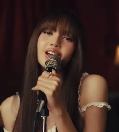 Image 4425404 from Lisa | BLΛƆKPIИK (Blackpink)