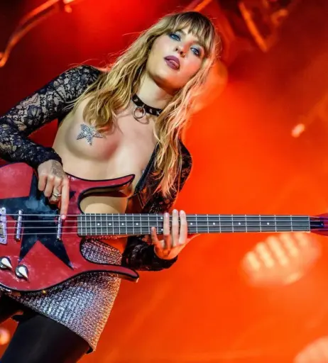 Image 4426302 from Victoria De Angelis (Maneskin bassist)