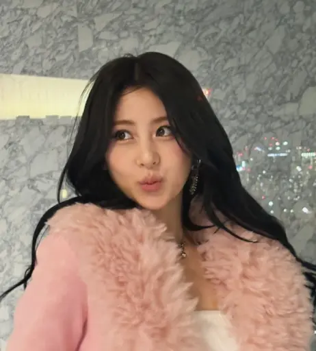 Image 4421429 from Huh Yunjin 허윤진 | LESSERAFIM
