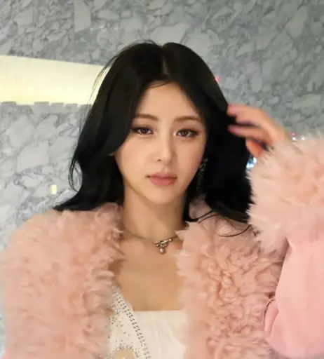 Image 4421360 from Huh Yunjin 허윤진 | LESSERAFIM