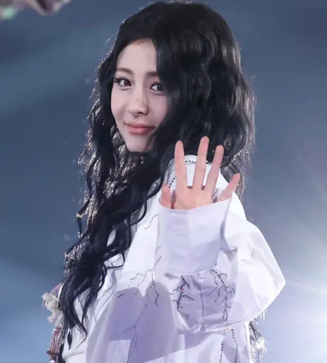 Image 4421260 from Huh Yunjin 허윤진 | LESSERAFIM