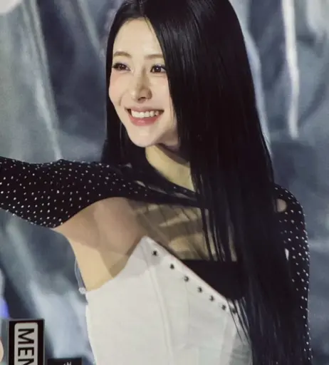Image 4422978 from Huh Yunjin 허윤진 | LESSERAFIM