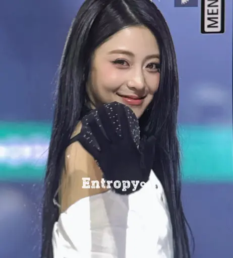 Image 4423596 from Huh Yunjin 허윤진 | LESSERAFIM