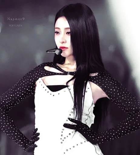 Image 4423282 from Huh Yunjin 허윤진 | LESSERAFIM