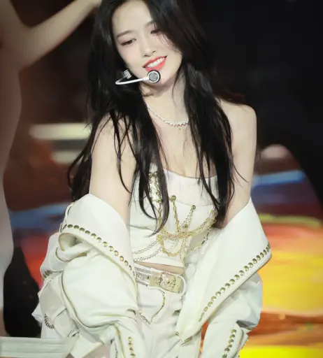 Image 4420188 from An Yujin 안유진 | (An) IVE