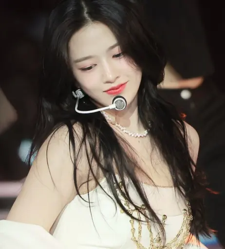 Image 4420255 from An Yujin 안유진 | (An) IVE