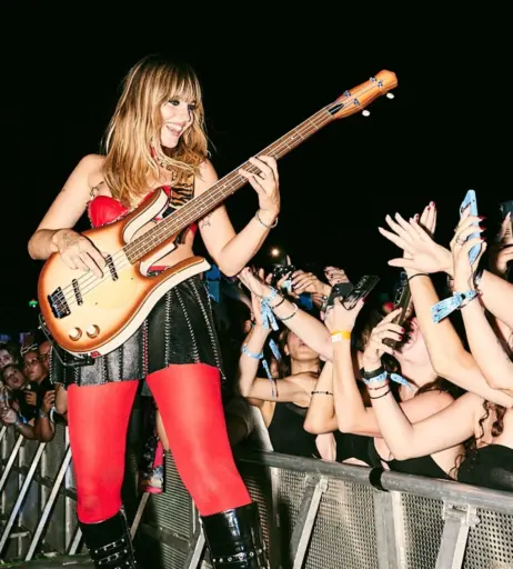 Image 4428453 from Victoria De Angelis (Maneskin bassist)