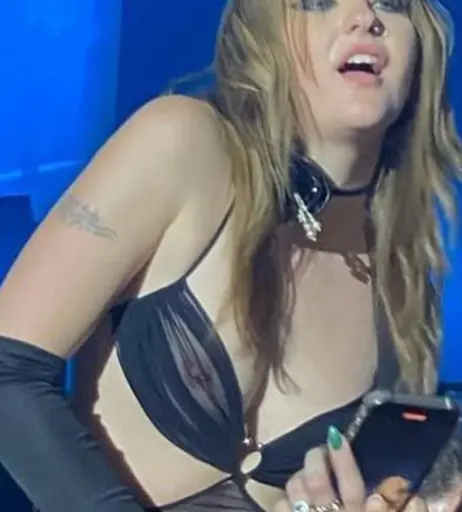 Image 4415039 from Victoria De Angelis (Maneskin bassist)