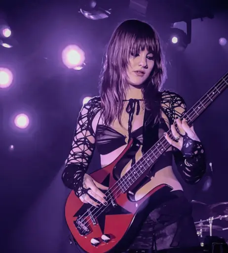 Image 4415330 from Victoria De Angelis (Maneskin bassist)