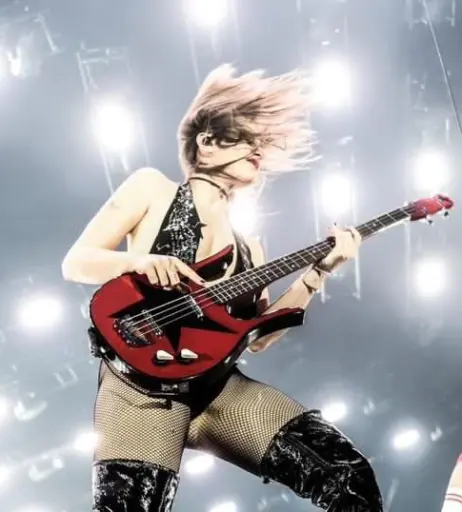 Image 4410613 from Victoria De Angelis (Maneskin bassist)