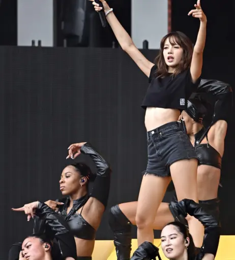 Image 4410228 from Lisa | BLΛƆKPIИK (Blackpink)