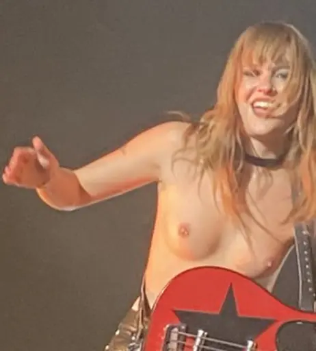 Image 4419119 from Victoria De Angelis (Maneskin bassist)