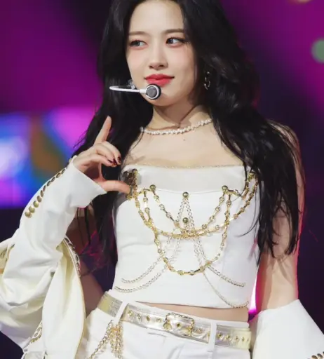 Image 4419083 from An Yujin 안유진 | (An) IVE