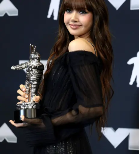 Image 4404363 from Lisa | BLΛƆKPIИK (Blackpink)