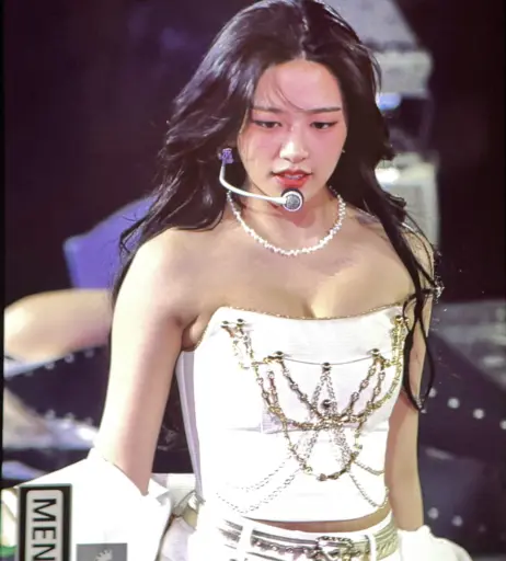 Image 4589155 from An Yujin 안유진 | (An) IVE