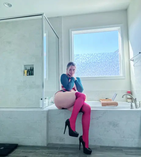 Image 4511240 from TwinTwitcherz (jessicatalystic - Low_Ad_988) + (Linneas_life_ - Linneas_Feet)