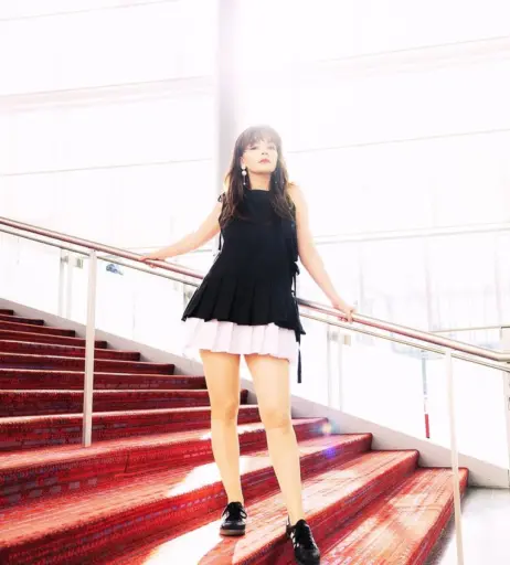Image 4505515 from Lauren Mayberry (Singer)