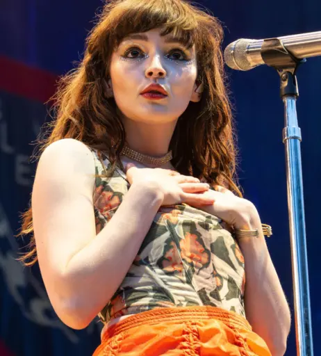 Image 4505721 from Lauren Mayberry (Singer)