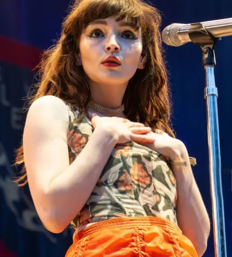 Image 4505980 from Lauren Mayberry (Singer)