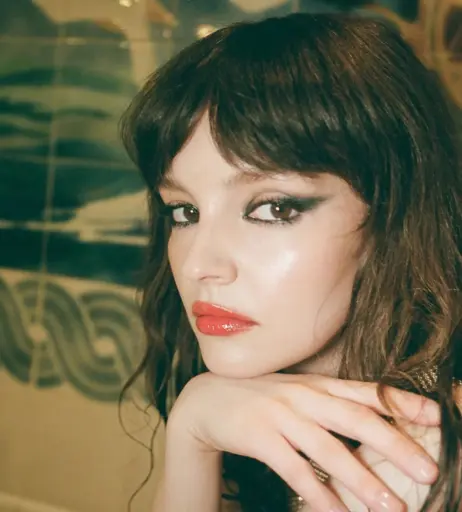 Image 4506543 from Lauren Mayberry (Singer)
