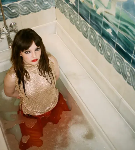 Image 4506525 from Lauren Mayberry (Singer)