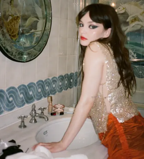 Image 4506442 from Lauren Mayberry (Singer)