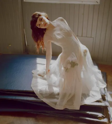 Image 4506679 from Lauren Mayberry (Singer)