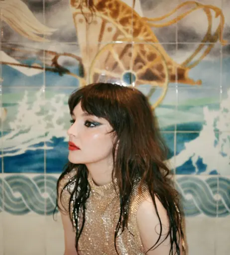 Image 4506346 from Lauren Mayberry (Singer)
