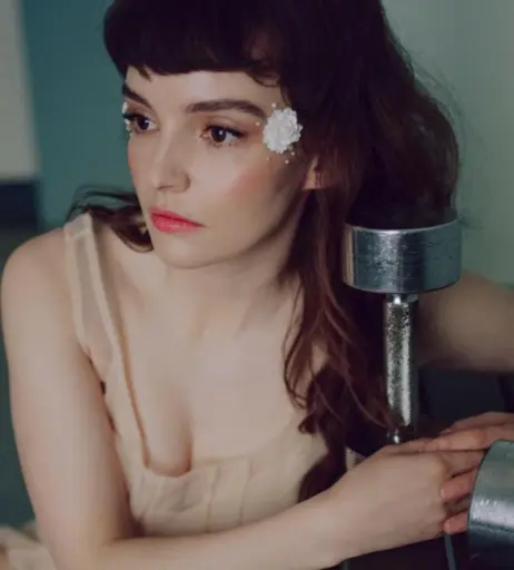 Image 4506927 from Lauren Mayberry (Singer)