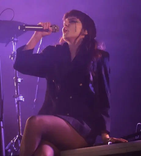 Image 4507513 from Lauren Mayberry (Singer)