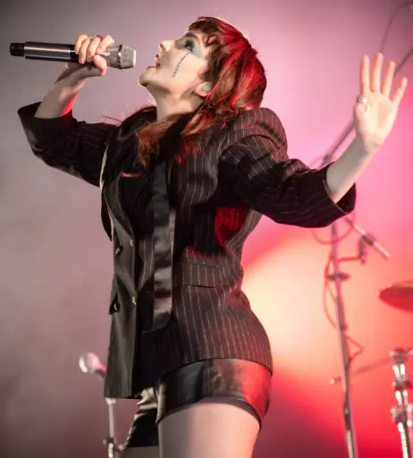 Image 4507683 from Lauren Mayberry (Singer)