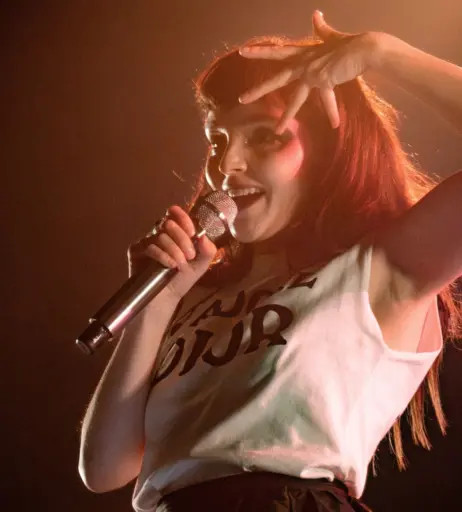 Image 4507324 from Lauren Mayberry (Singer)