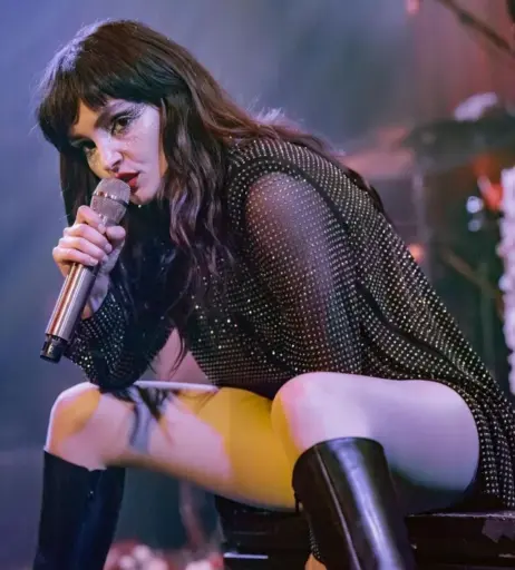 Image 4501133 from Lauren Mayberry (Singer)