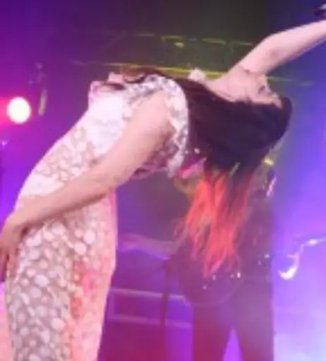 Image 4502586 from Lauren Mayberry (Singer)
