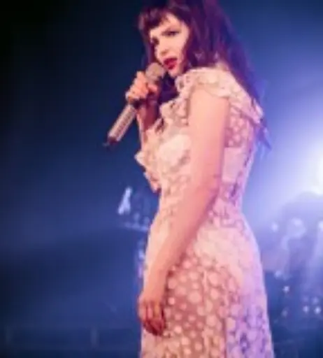 Image 4502560 from Lauren Mayberry (Singer)