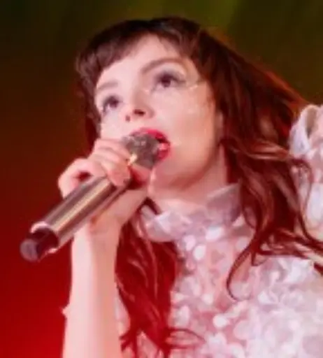 Image 4502448 from Lauren Mayberry (Singer)
