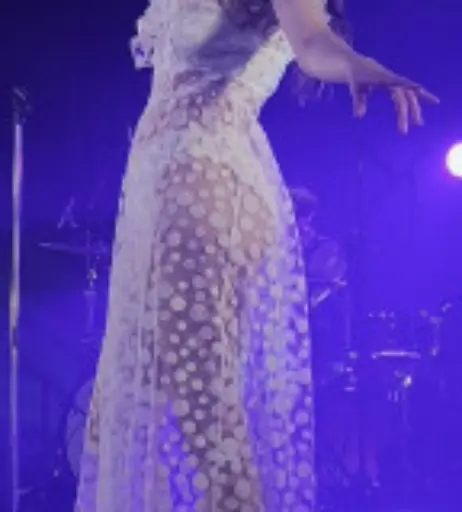 Image 4502439 from Lauren Mayberry (Singer)