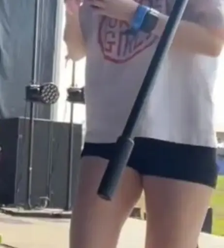 Image 4502343 from Lauren Mayberry (Singer)
