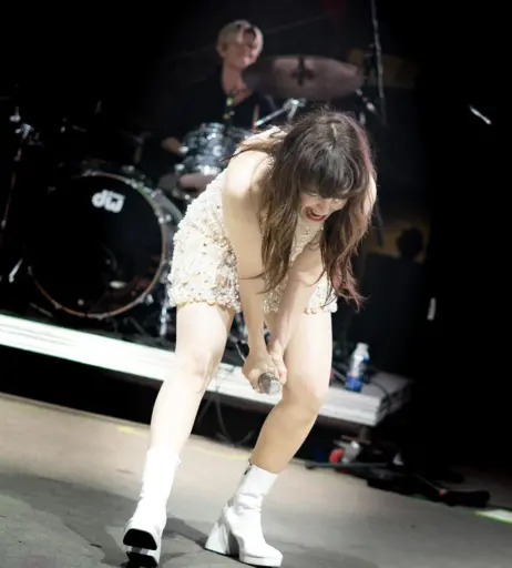 Image 4503598 from Lauren Mayberry (Singer)