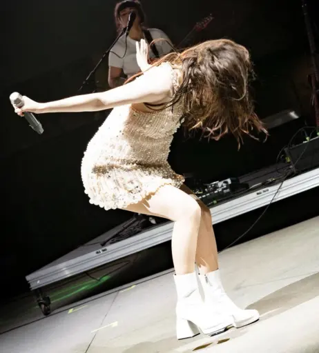 Image 4503629 from Lauren Mayberry (Singer)