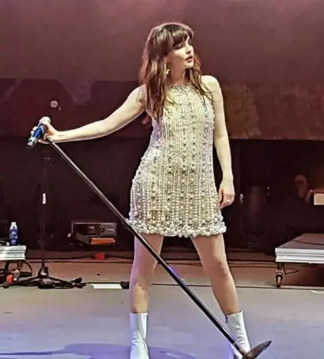 Image 4503369 from Lauren Mayberry (Singer)