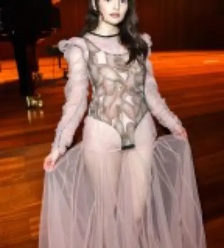 Image 4503221 from Lauren Mayberry (Singer)