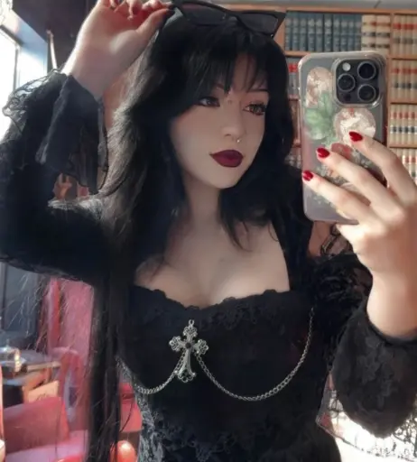 Image 4671743 from BuffGothMom