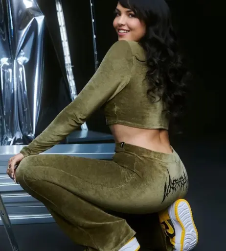 Image 720559 from Juju44